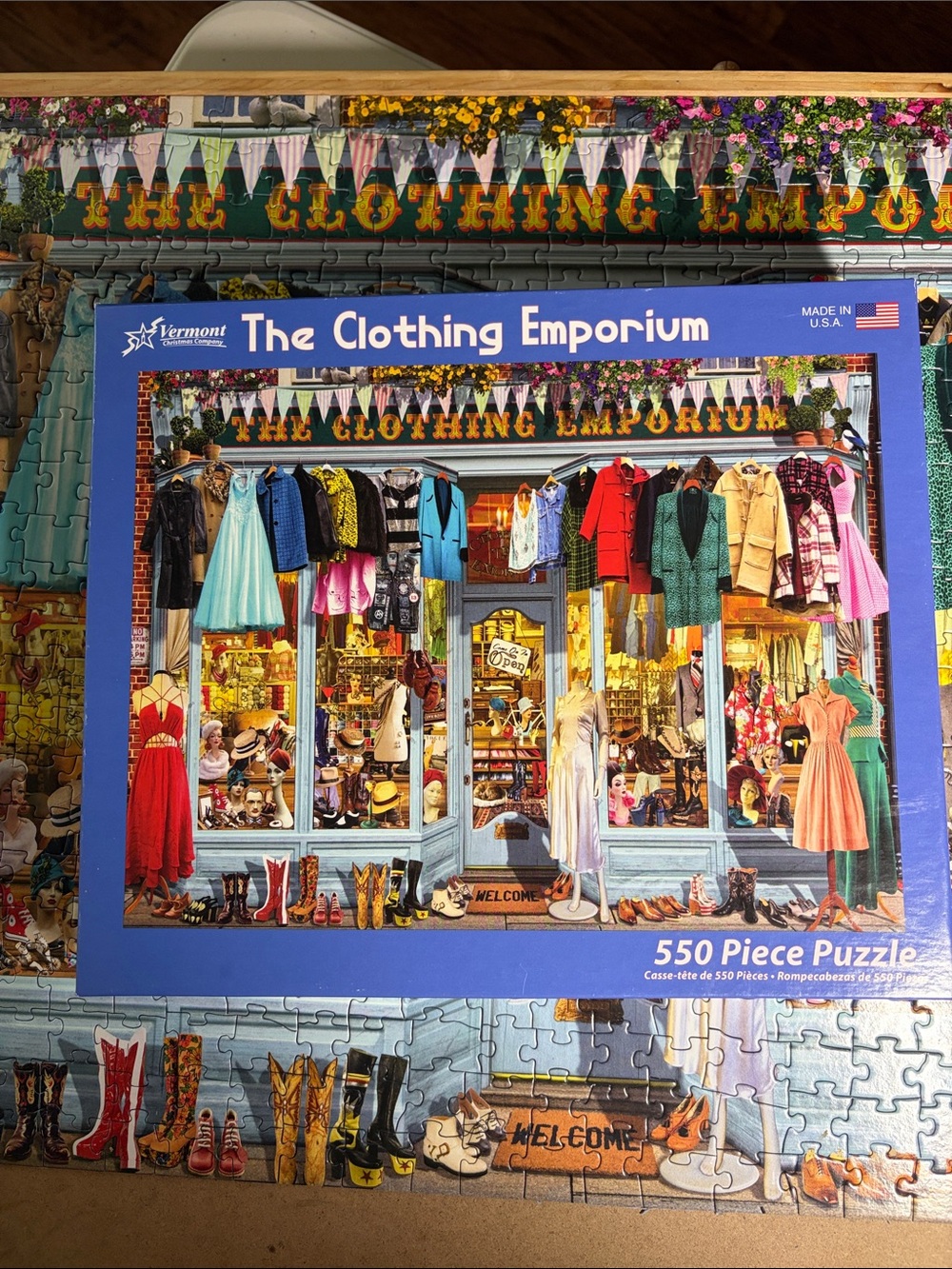 🧩 50 piece Vermont Christmas Company Blue Box “The Clothing Emporium” Complete.